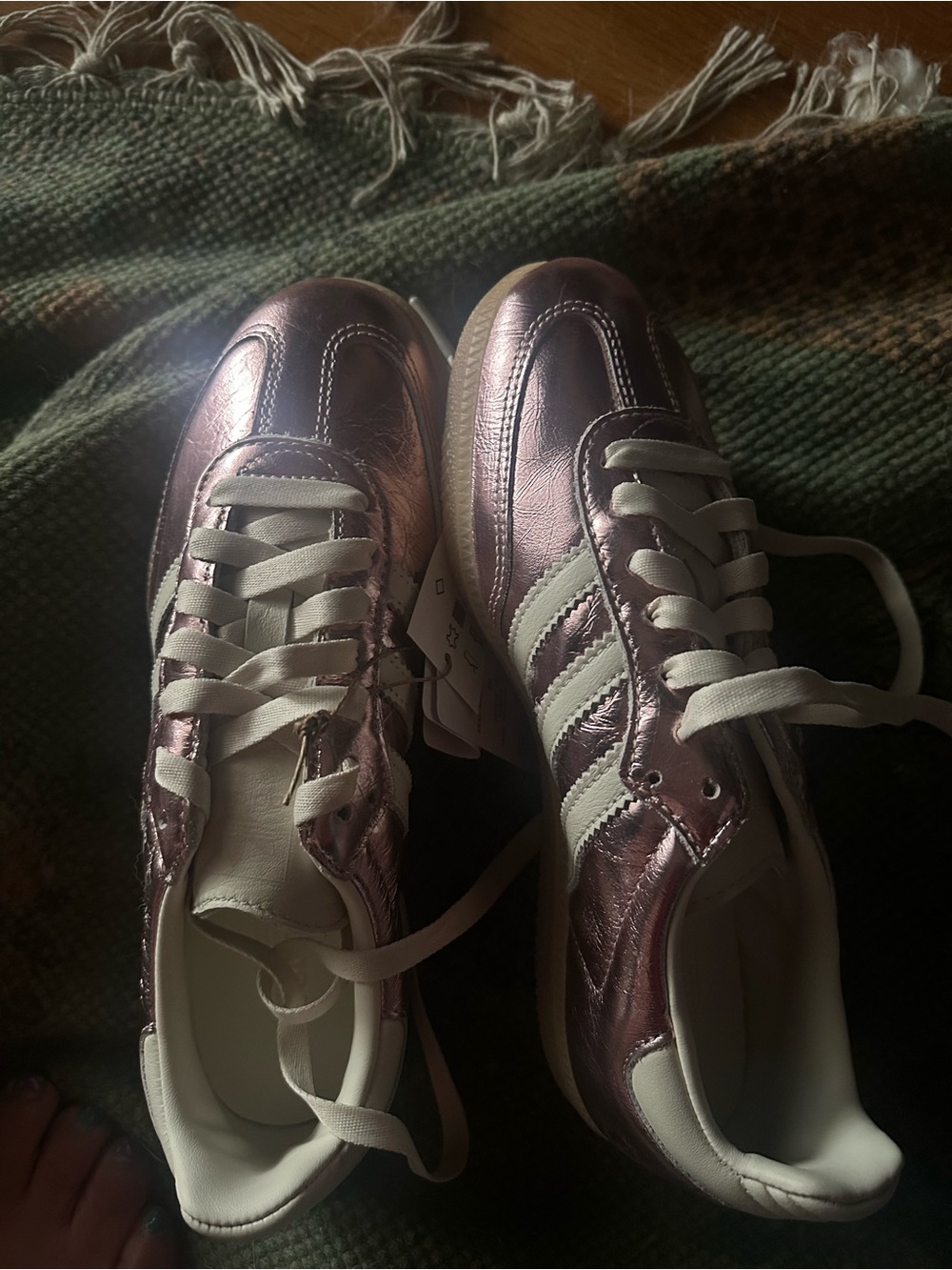 NWT Adidas samba Metallic Rose Gold Women's Casual Sneakers with White Stripes
